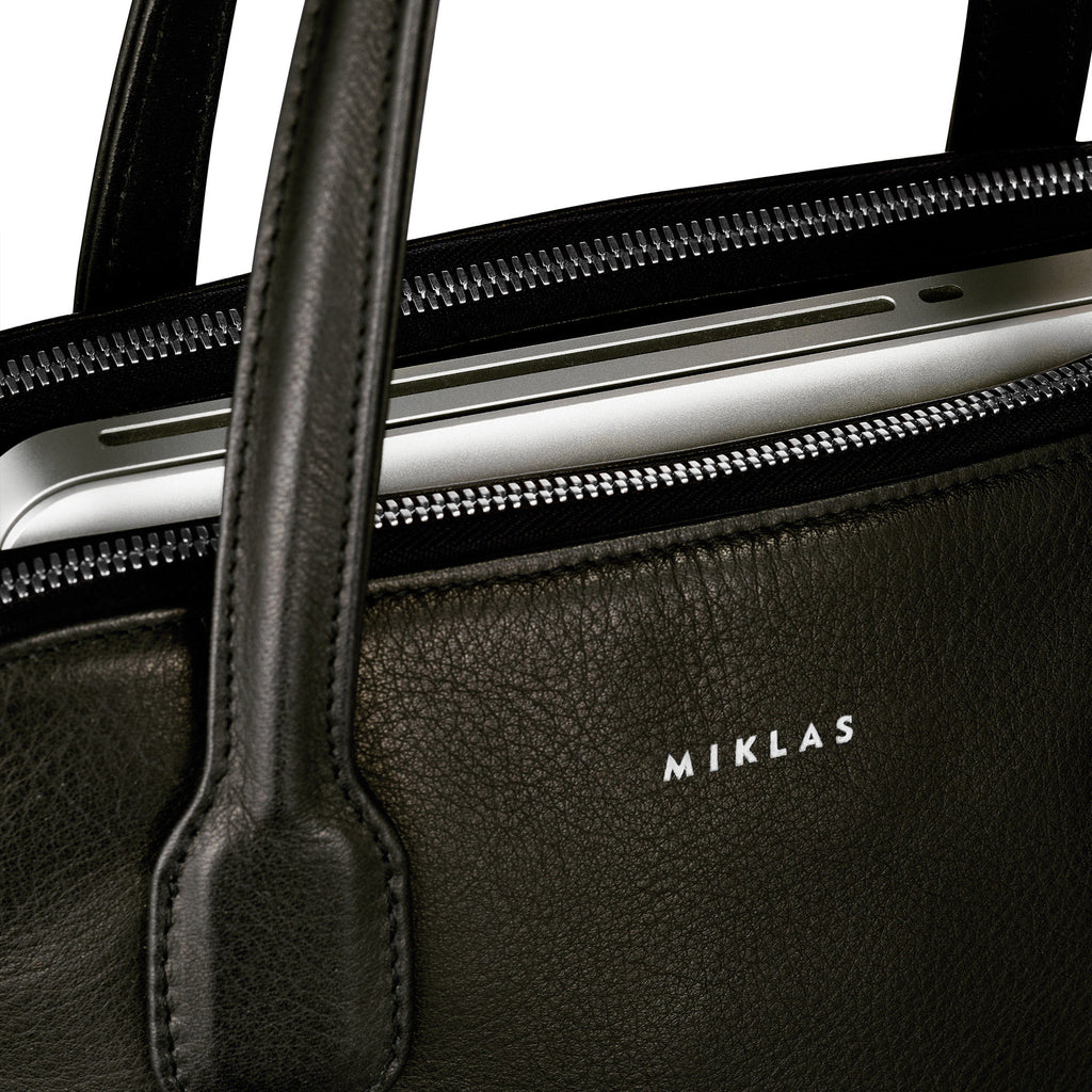 Amunet schwarz mit Silber