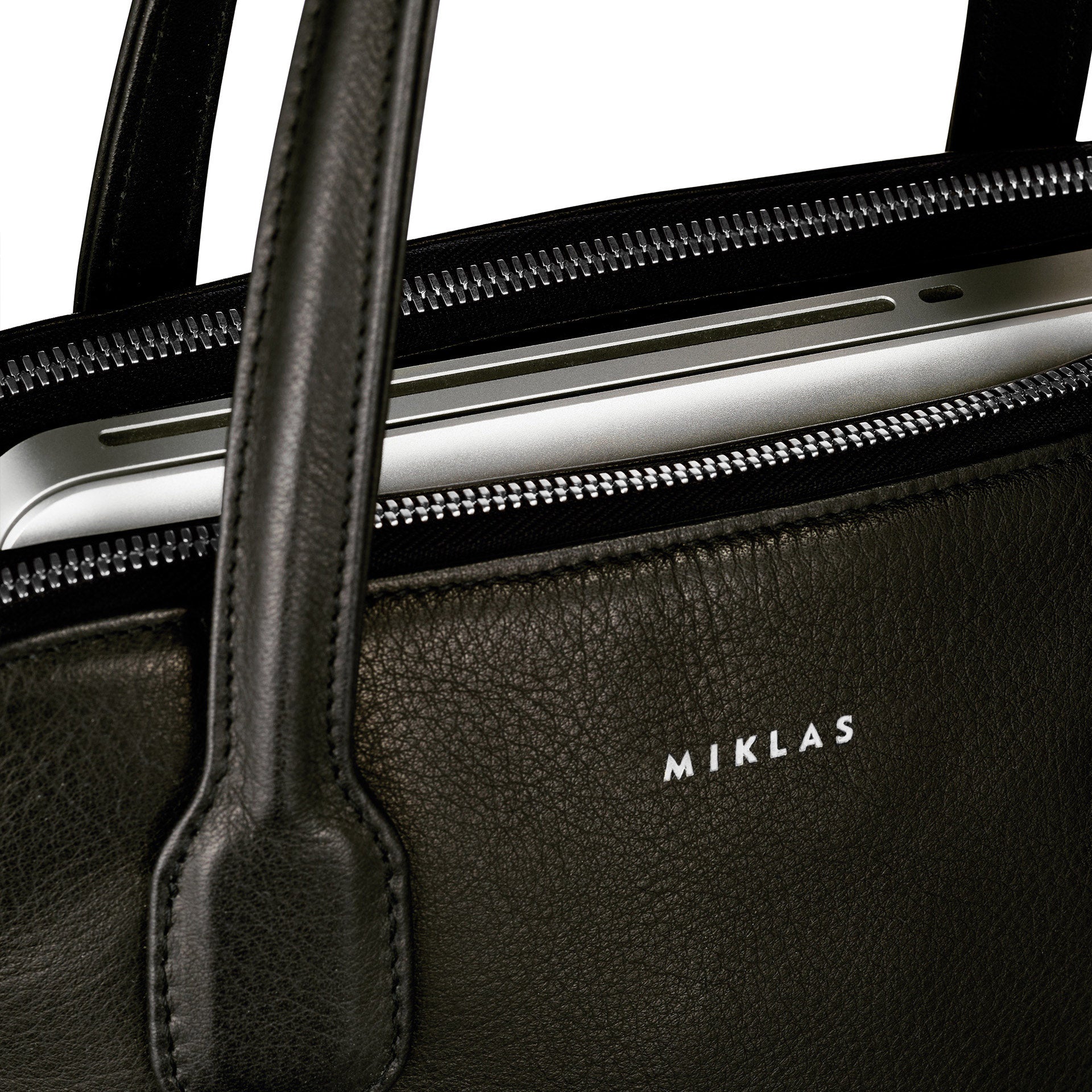 Amunet schwarz mit Silber